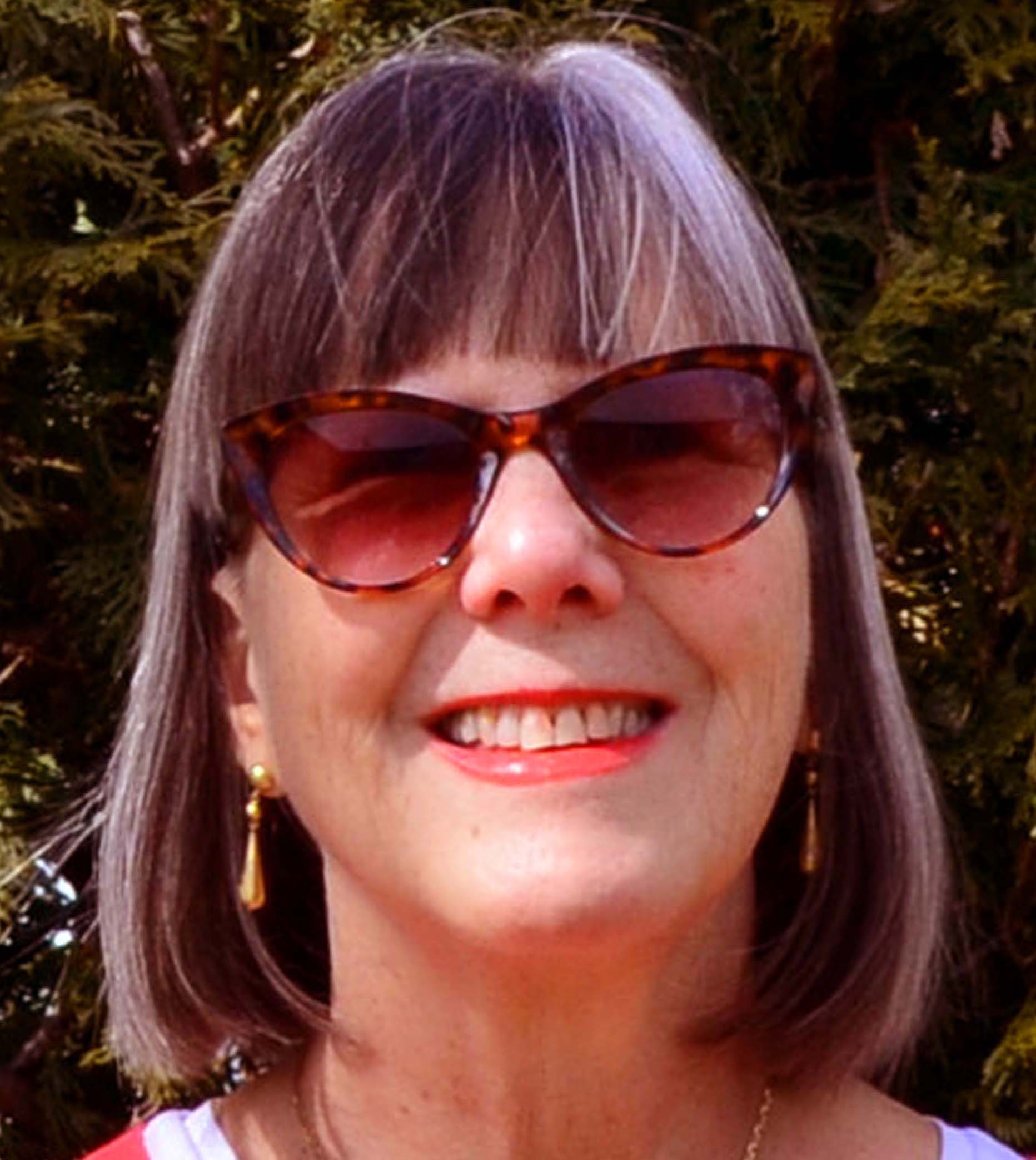 Simpson_Caroline_Headshot